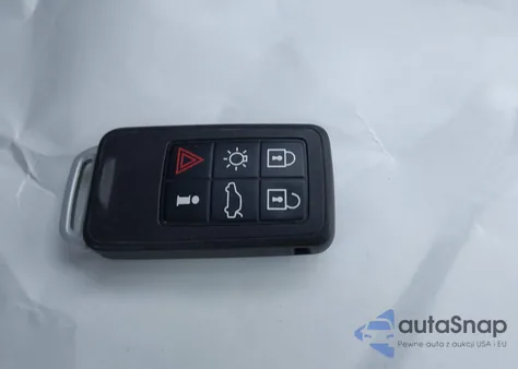 2025 Volvo Xc60 B5 Plus z USA, uszkodzony, nr VIN YV4M12RC6S1165620